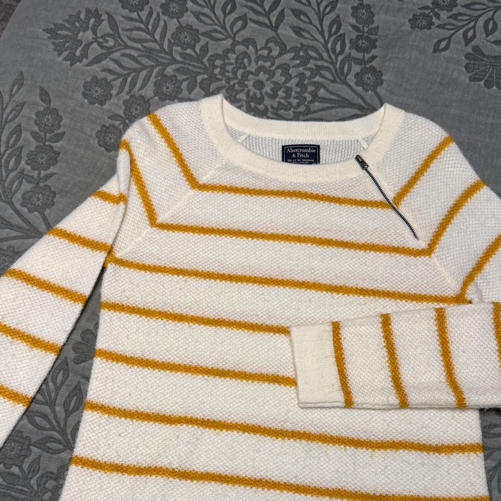 Abercrombie & Fitch Cream and Gold Striped Sweater